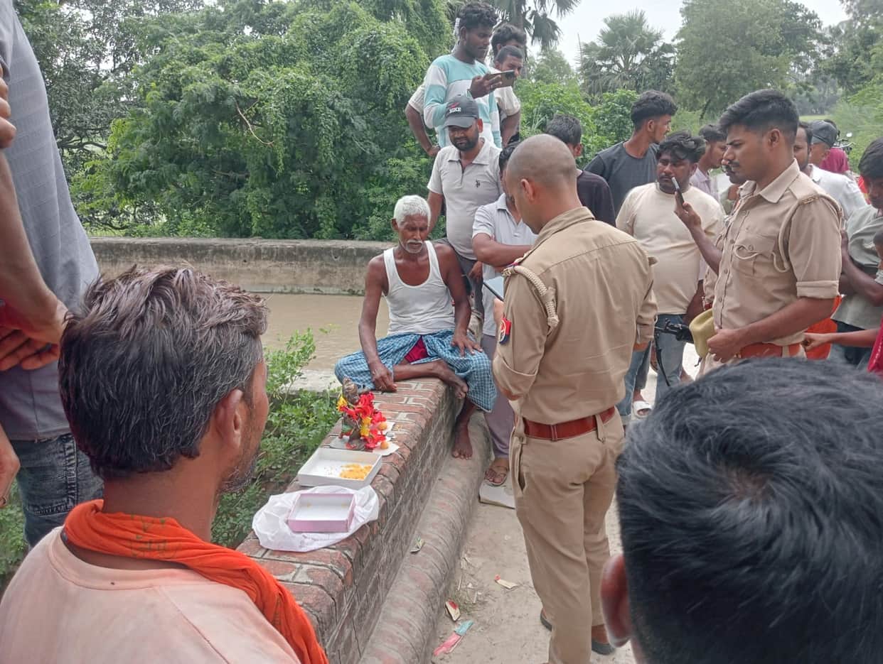 Statues of Hanuman and Balgopal found while fishing in the pump canal