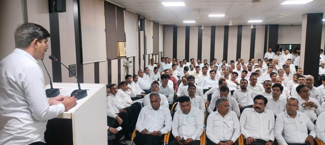 Lawyers call off sit-in following SDM transfer order; celebrate by distributing *laddus*.