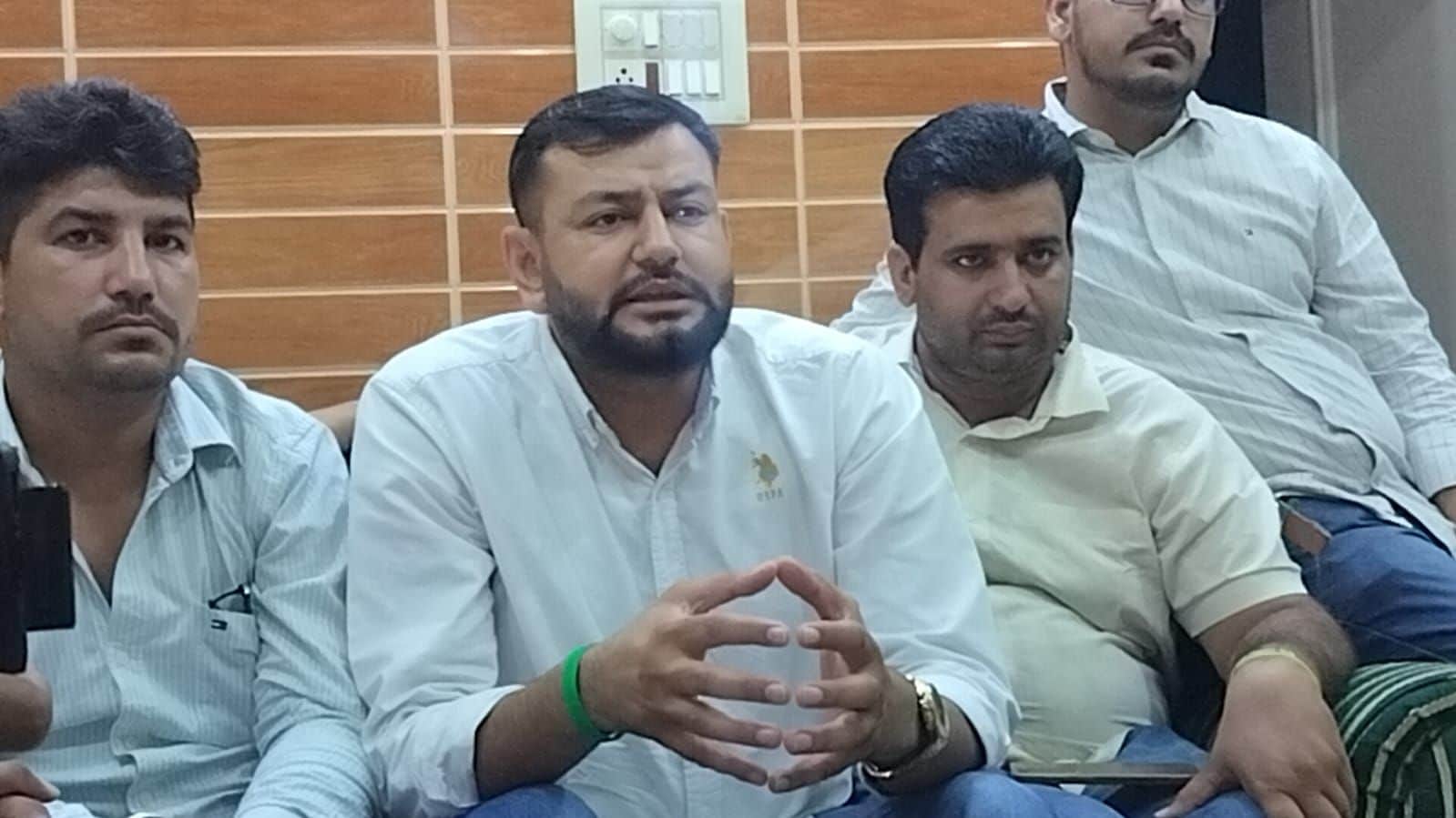 01जेएनडी05: जजपा जिला कार्यालय में इनसो स्थापना दिवस की पत्रकार वार्ता कर दीपक मलिक जानकारी देत