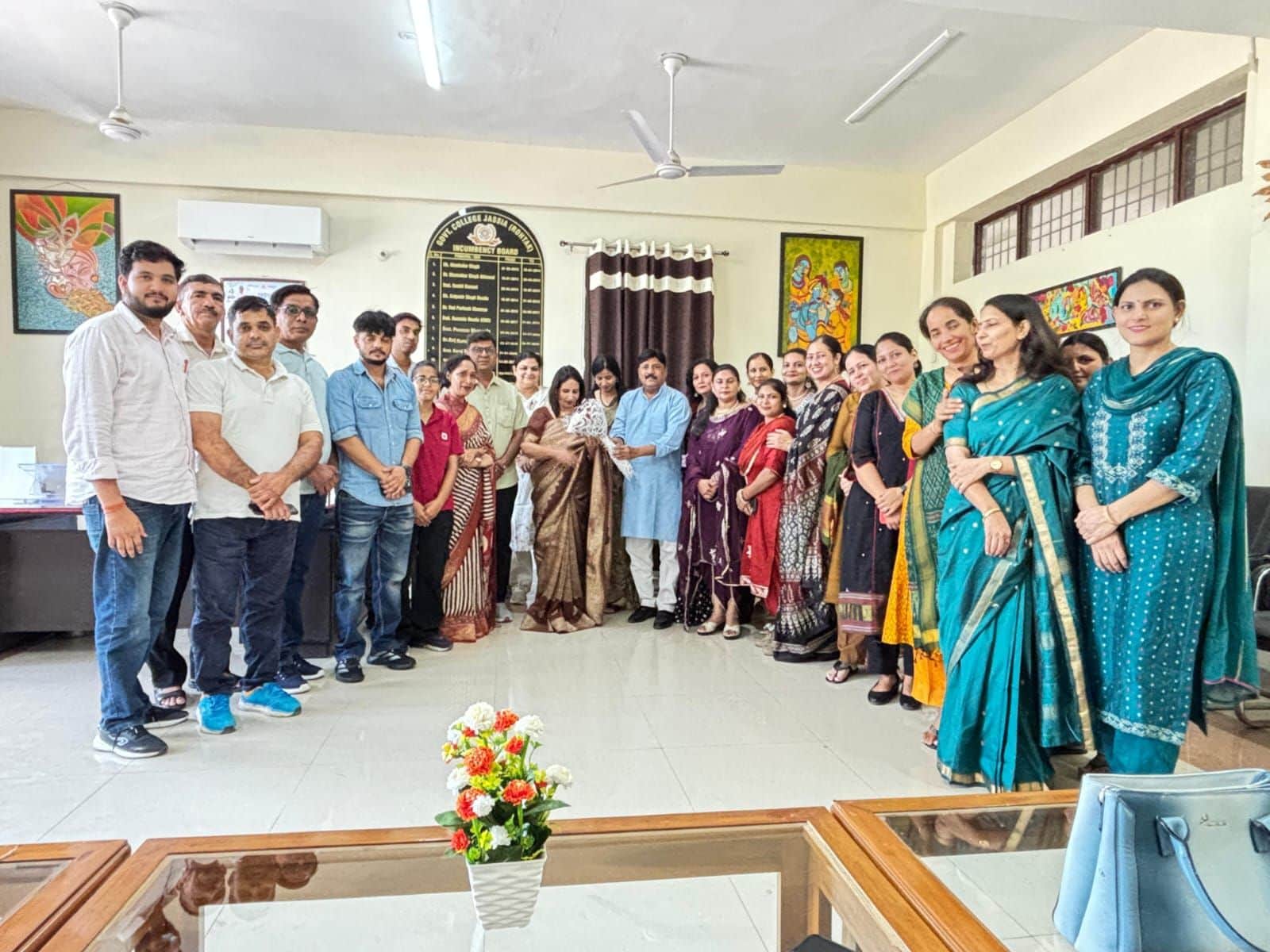 17-राजकीय महाविद्यालय जसिया की प्राचार्य डॉ. सुदेश लाठर के सेवानिवृत्त होने पर विदाई समारोह के 