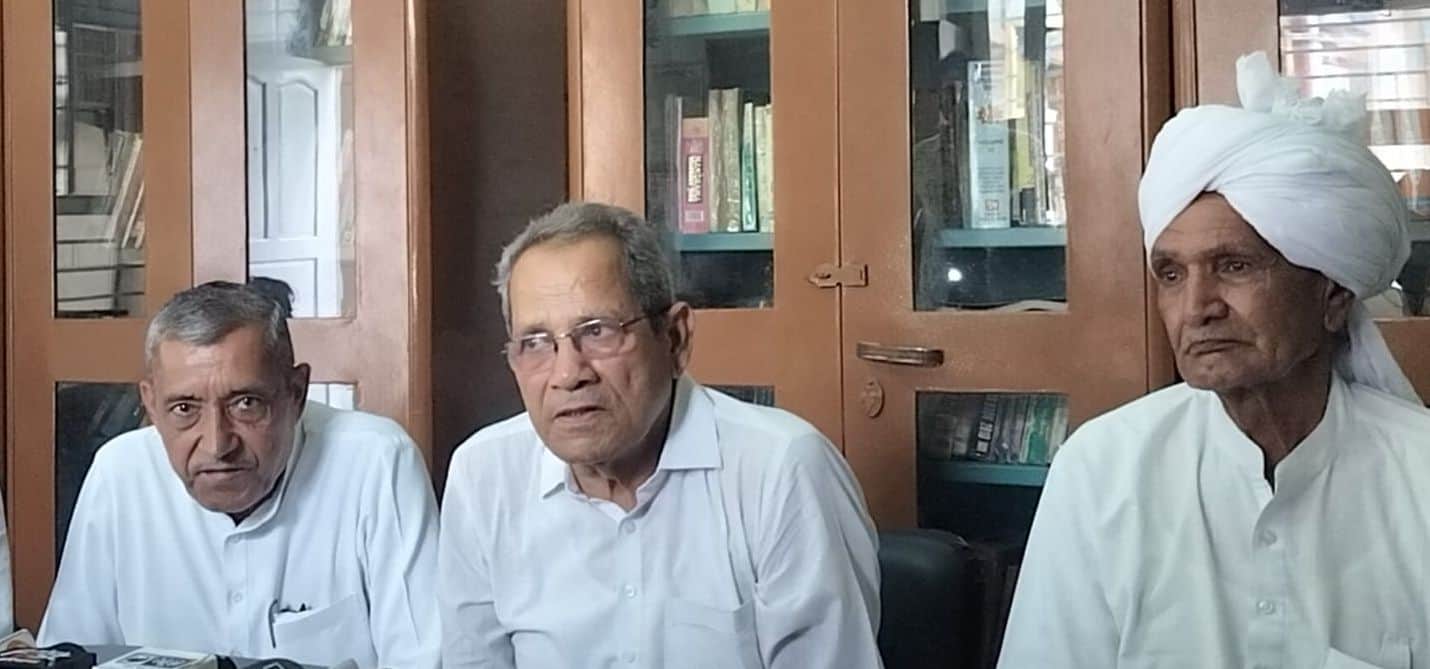 31जेएनडी 23: पत्रकार वार्ता कर जानकारी देते हुए कंडेला खाप प्रधान ओमप्रकाश कंडेला। संवाद