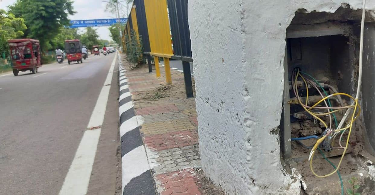 The danger lurking behind the dazzling lights exposed electrical boxes: an accident waiting to happen