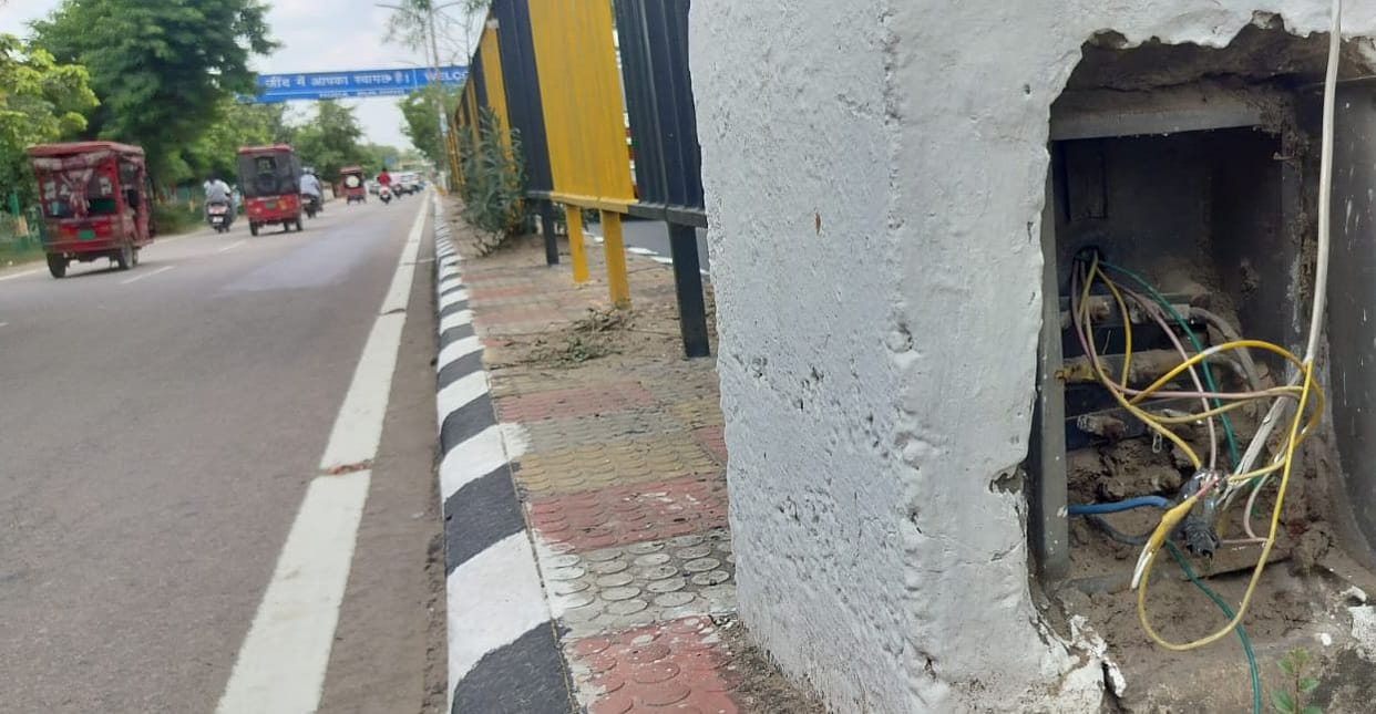The danger lurking behind the dazzling lights exposed electrical boxes: an accident waiting to happen