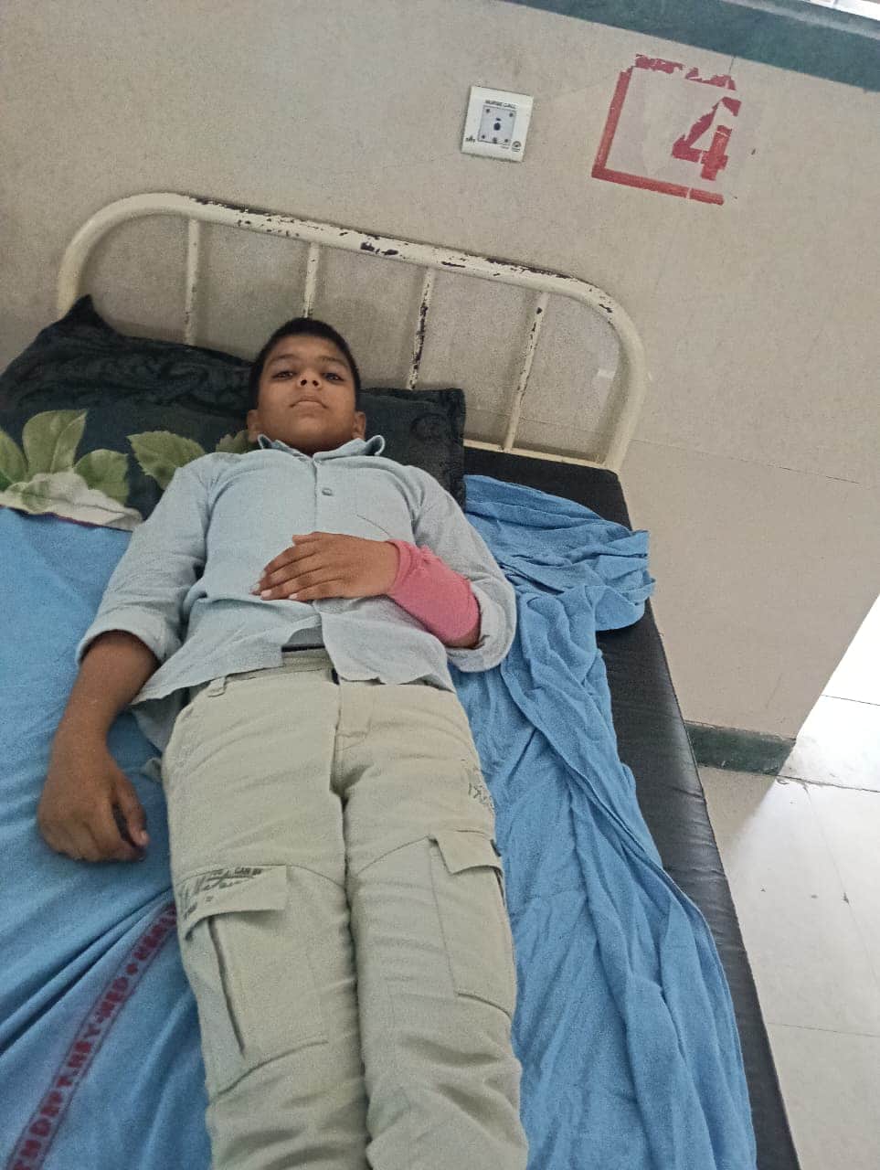 49-रोहतक के सामान्य अस्पताल में उपचारधीन छात्र। स्रोत: परिजन