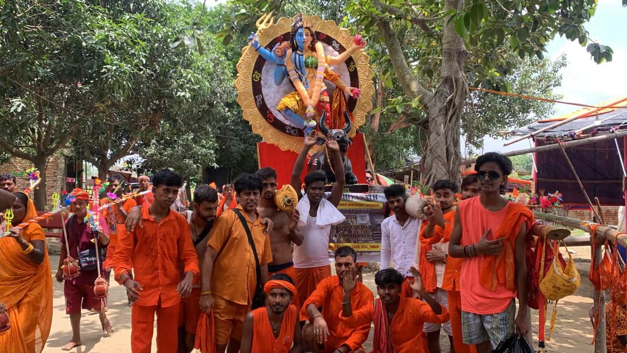 26 Kolkata Devotees Carry 9-Foot Ardhanarishwar Kanwar to Baba Dham