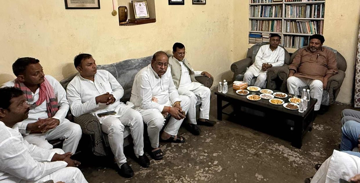 Former MP expressed condolences by meeting the family of the late legislator