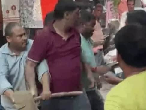Two shopkeepers clash over parking a pushcart; both injured.