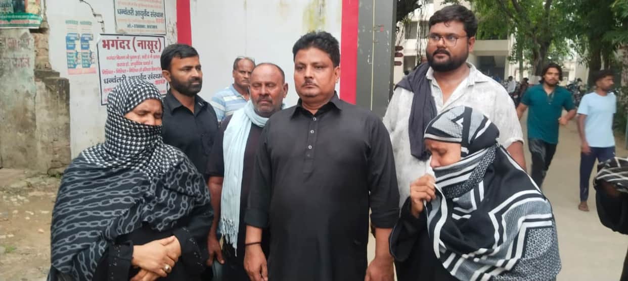 Worker dies of electrocution; family in mourning