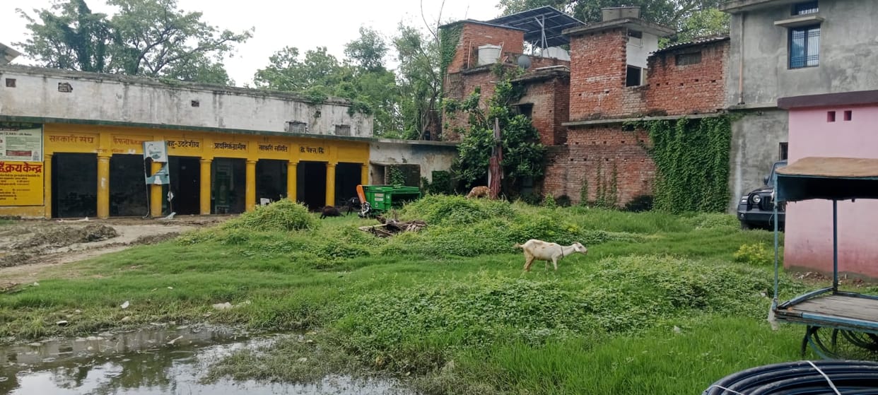 Farmers are troubled by the mess in the committee office premises