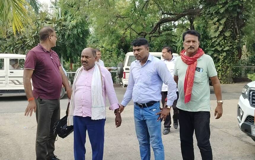 jehanabad mukhiya arrested taking rs 12000 bribe mgnrega payment vigilance bureau bihar corruption news