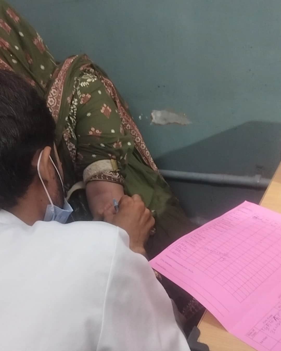 Blood samples collected without gloves at Al-Aafiya Hospital