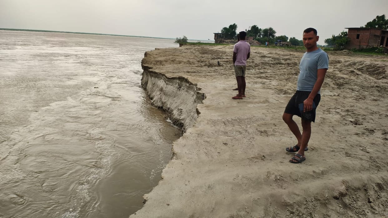 Nine houses submerged in the Saryu river, the remaining part of the primary school was also washed away.