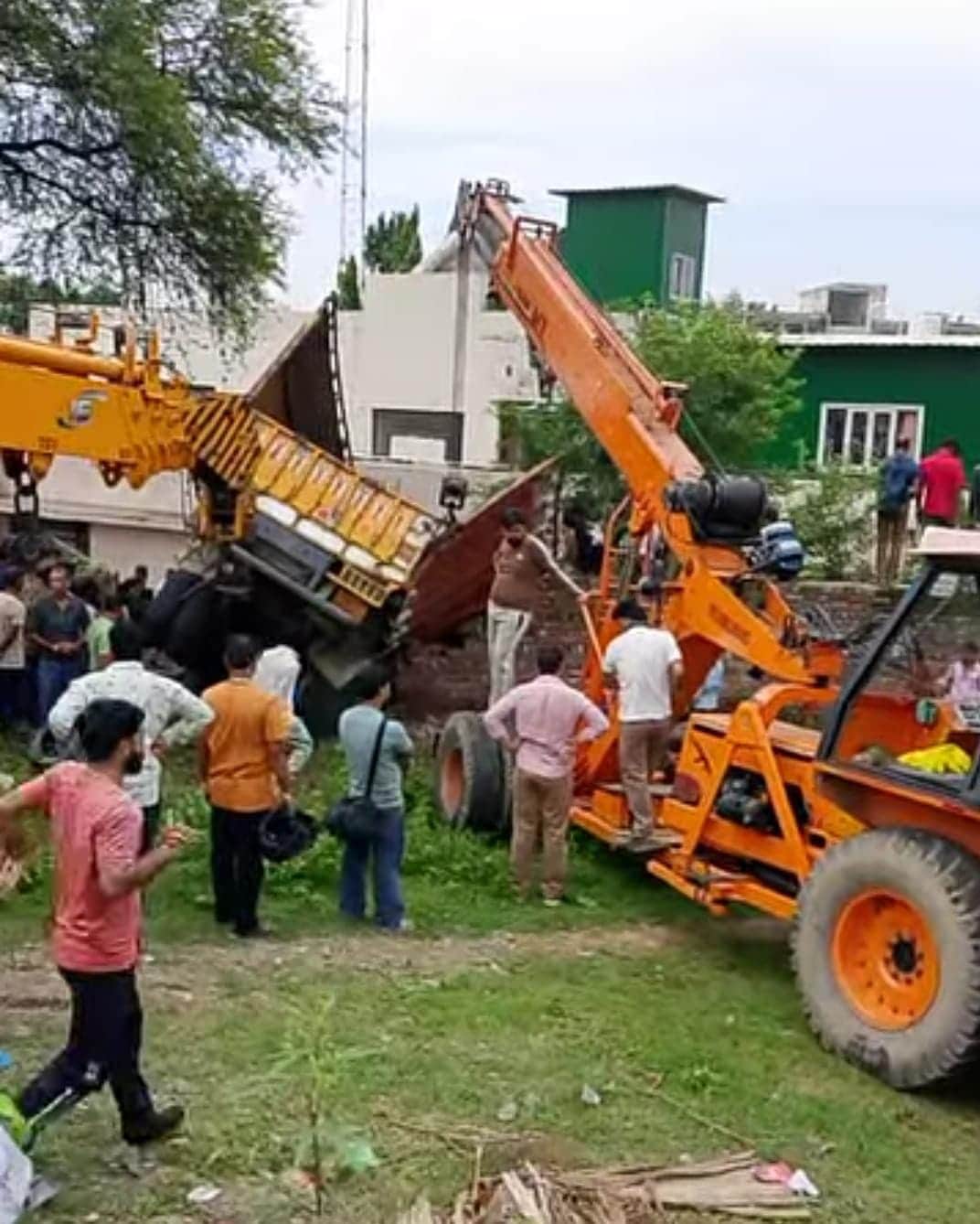 Out-of-control trailer truck crashes into Industries Department building; Ludhiana driver dies.