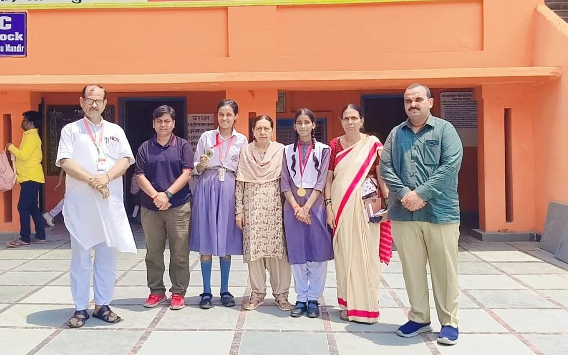 चयनित छात्राएं