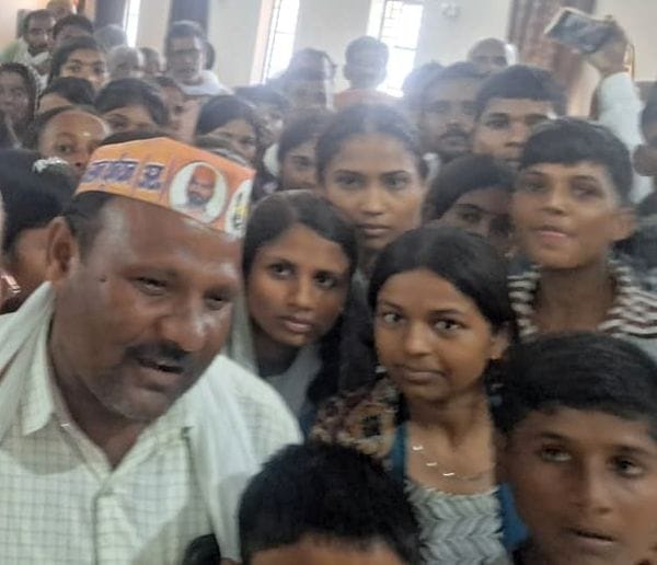 Female students said, "DM Ma'am, e-rickshaw drivers have doubled the fare; how are we supposed to get to school?"