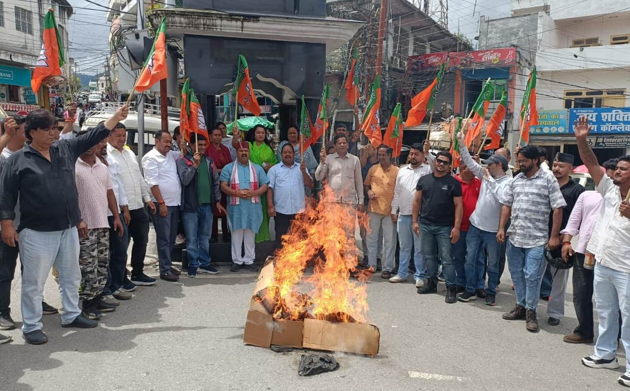 BJP workers stage a demonstration against Congress