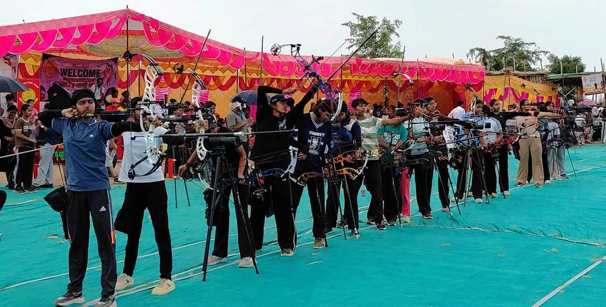 Jiya is leading in the Under-19 girls' compound category.
