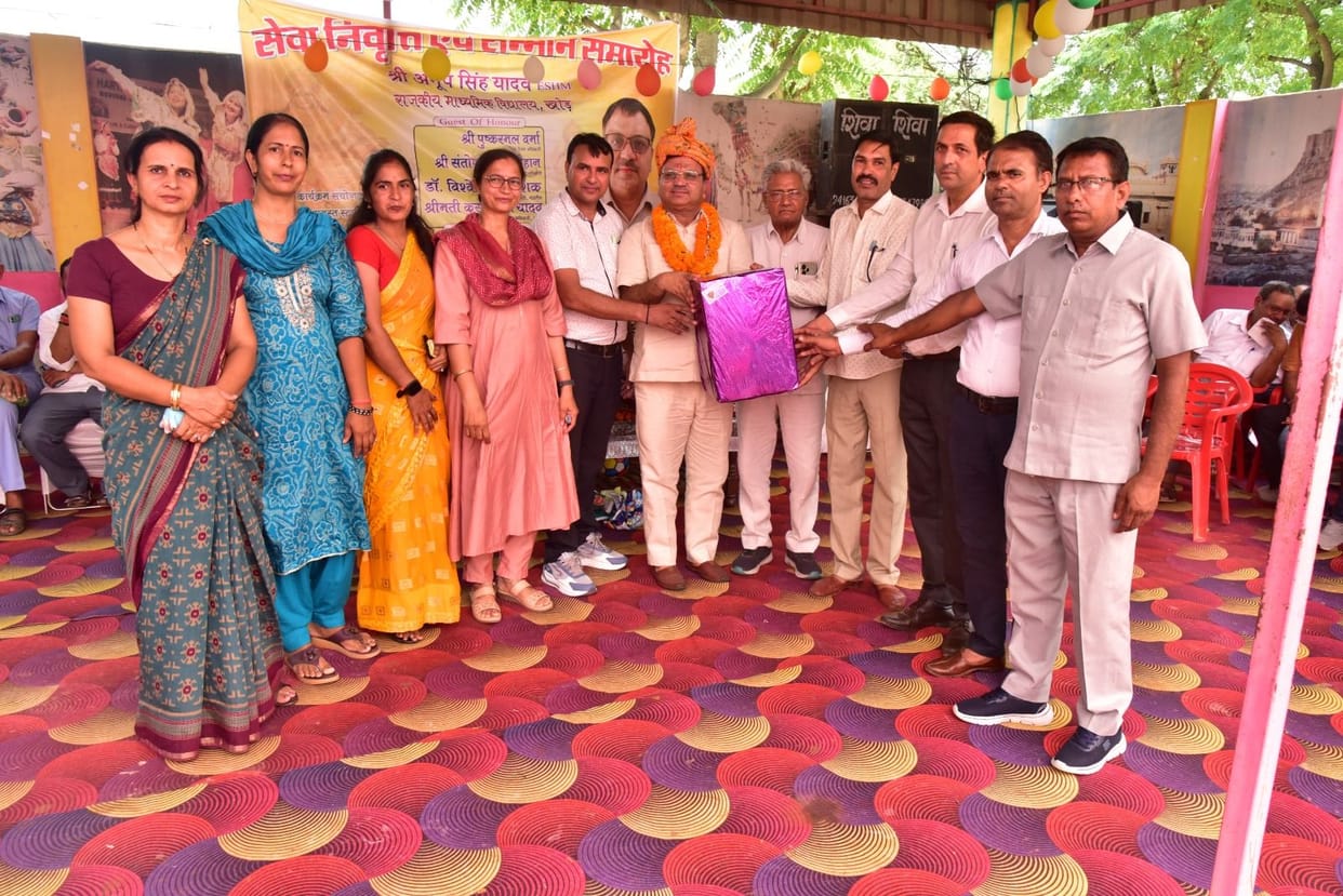 Khod school headmaster retired