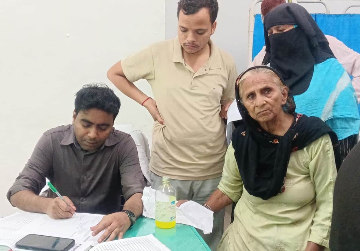 District hospital OPD sees a surge of 1,590 patients; number of fever and respiratory cases rises.