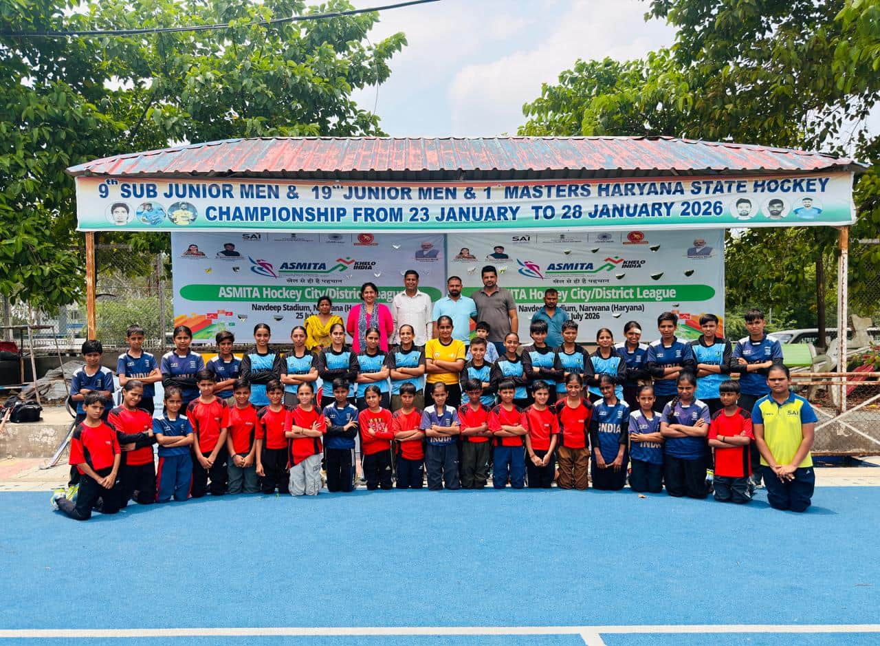 फोटो 4 नरवाना। डूमरखा की विजेता टीम को सम्मानित करते हुए। स्रोत कोच