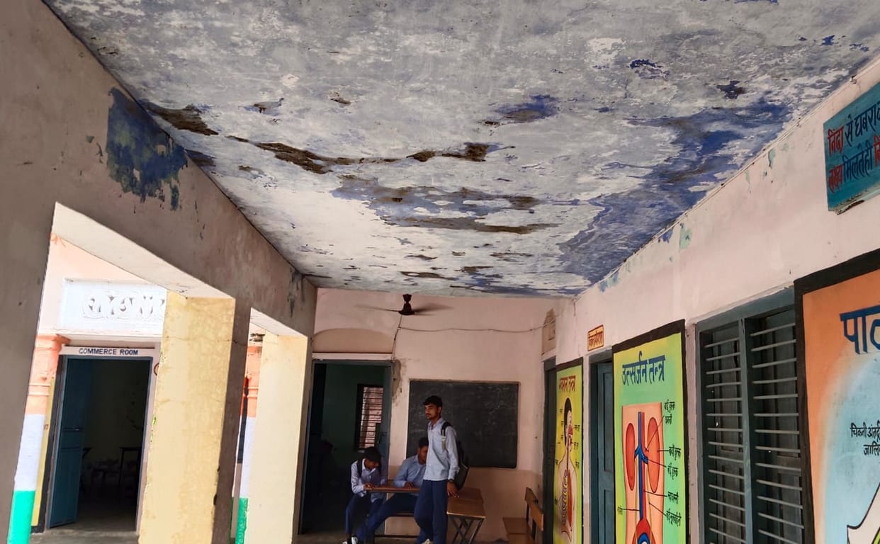 Decisions regarding dilapidated school buildings will now be taken at the district level; preparations are underway to declare 170 classrooms unsafe.