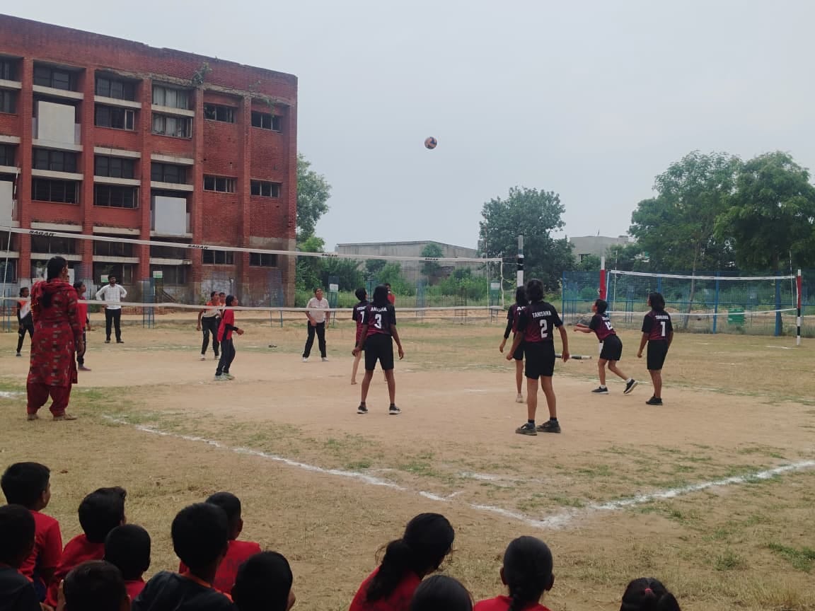 In volleyball, the Nangal Chaudhary team defeated Narnaul 2-1.