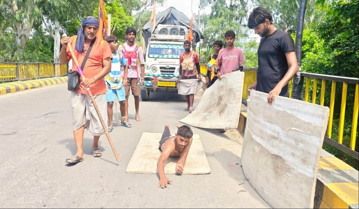 गागलहेड़ी से गुजरता लेट-लेटकर हरिद्वार से गंगाजल लेकर आया कृष्ण कुमार। संवाद