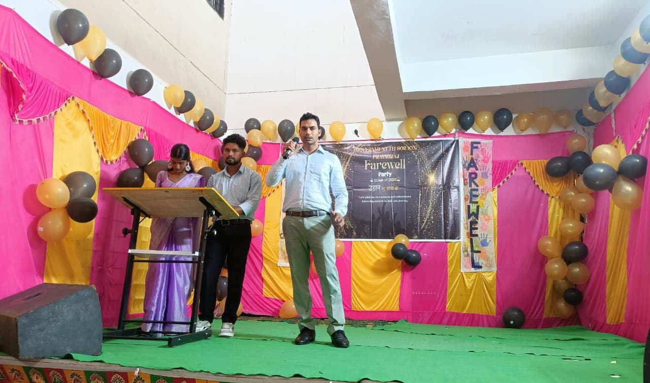 हरिसेनगंज-राजकीय औद्योगिक प्रशिक्षण संस्थान में कार्यक्रम प्रस्तुत करते प्रशिक्षु