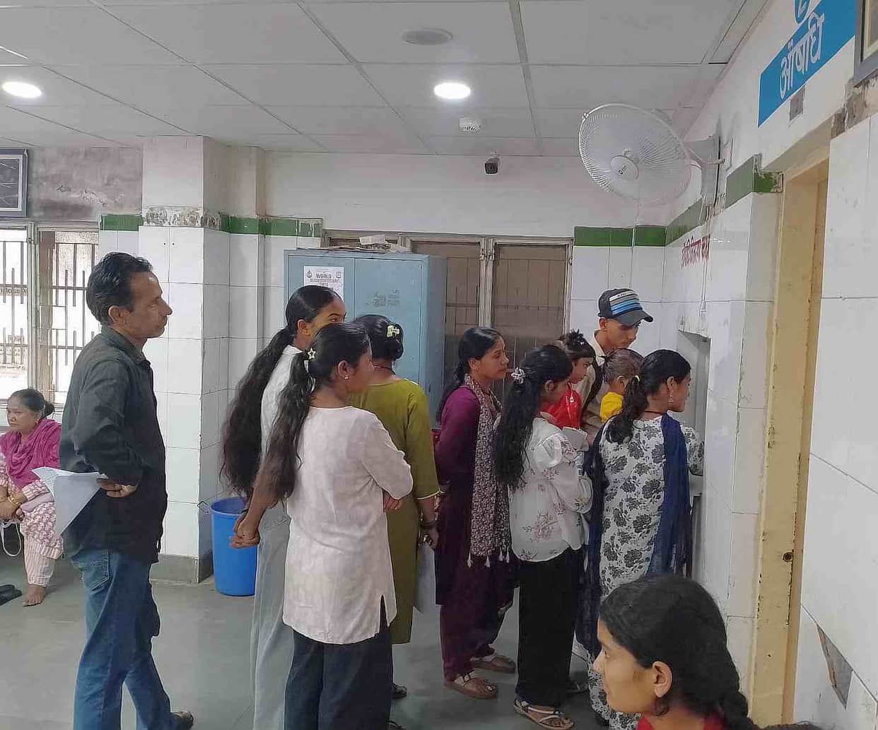 Heat of the sun and shortage of doctors... patients faced great hardship