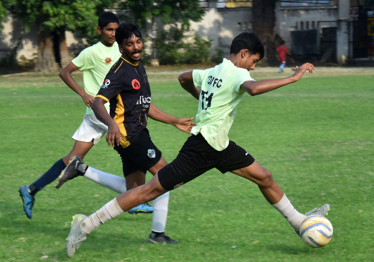 Aliganj Sporting and RBI Club won their matches.