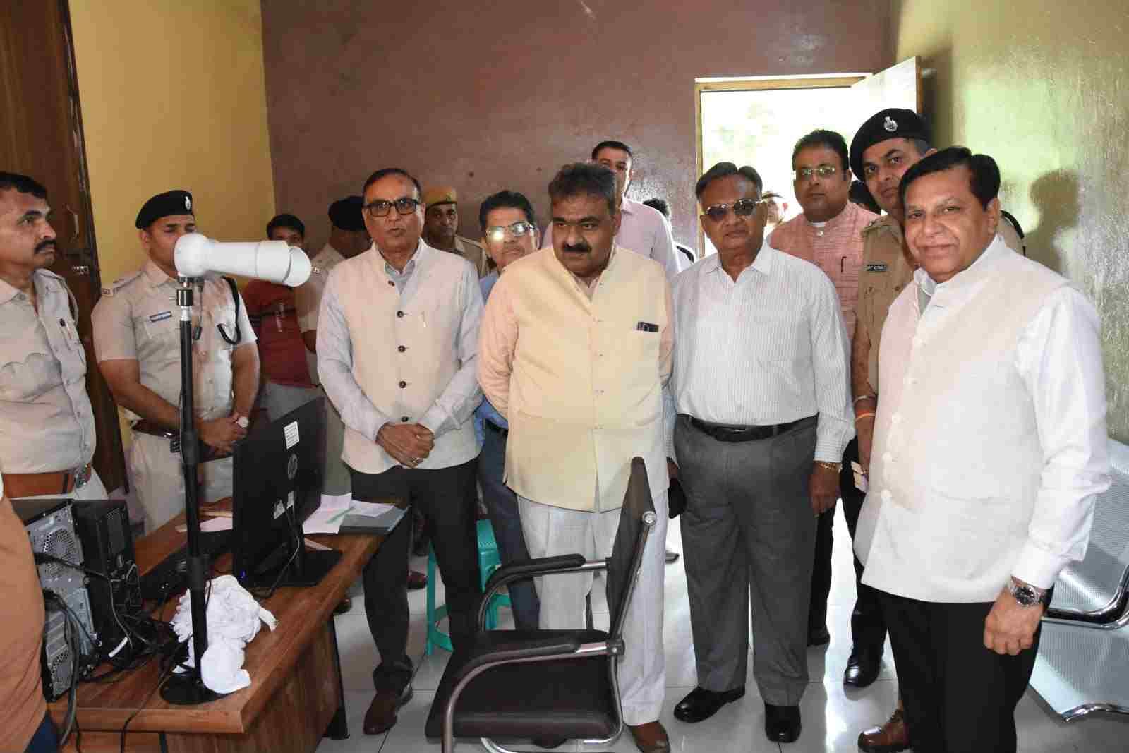  जिला जेल एक का निरीक्षण करते हरियाणा मानव अधिकार आयोग के अध्यक्ष व सदस्य।