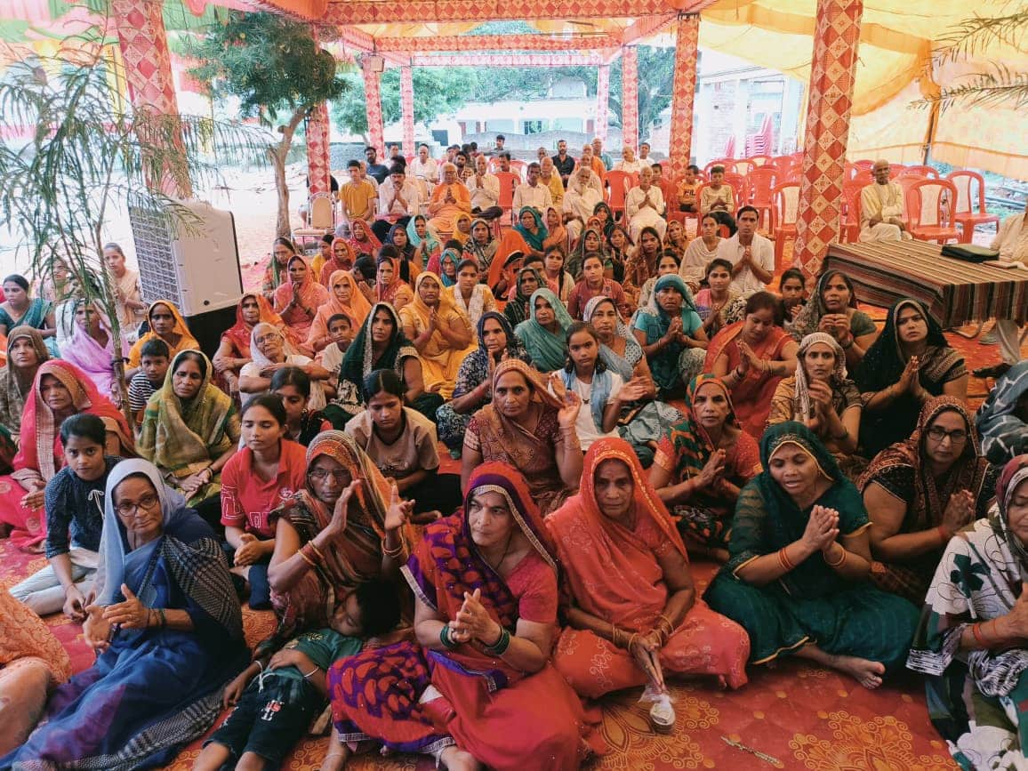 जलालपुर के मढ़वरपुर भुजगी स्थित श्री भुजंगेश्वर नाथ महादेव मंदिर चक महादेव में शुक्रवार को कथा 