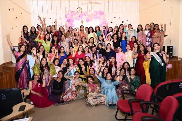 Sunandini named Miss Farewell; Smriti adjudged Best Personality.