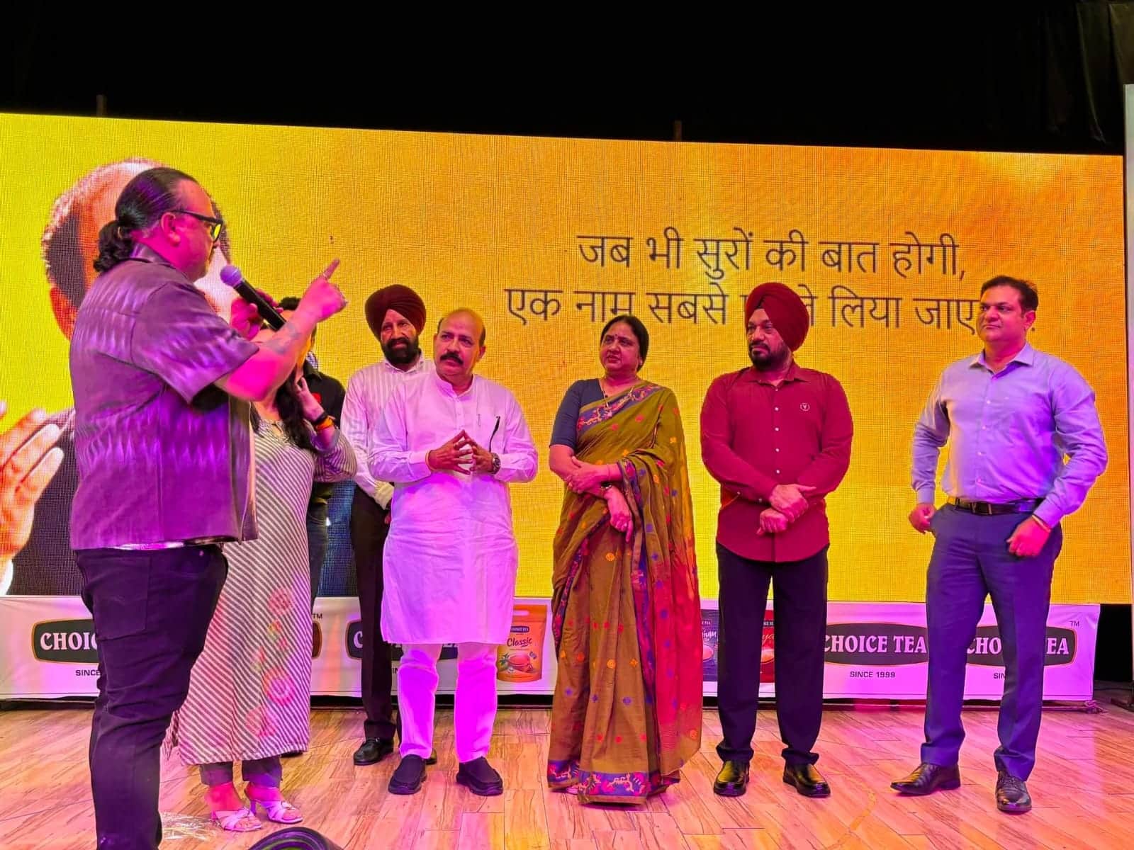 कार्यक्रम के दौरान मौजूद एसपी, मेयर, जिलाध्यक्ष व सोसायटी के सदस्य। प्रवक्ता