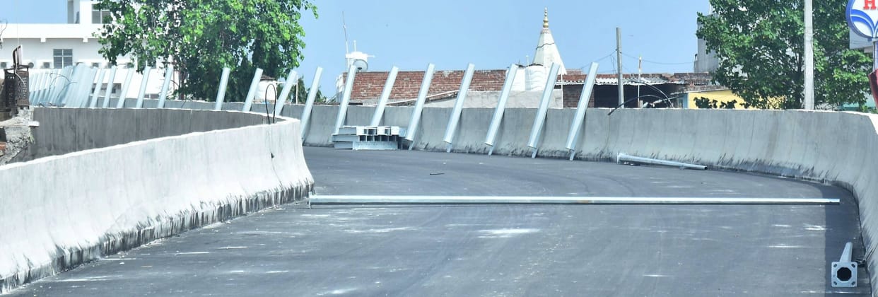 Kesarikheda bridge opened; vehicles plied at midnight.