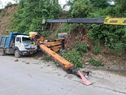 Hydra machine falls down a steep slope; driver saves his life by jumping out.