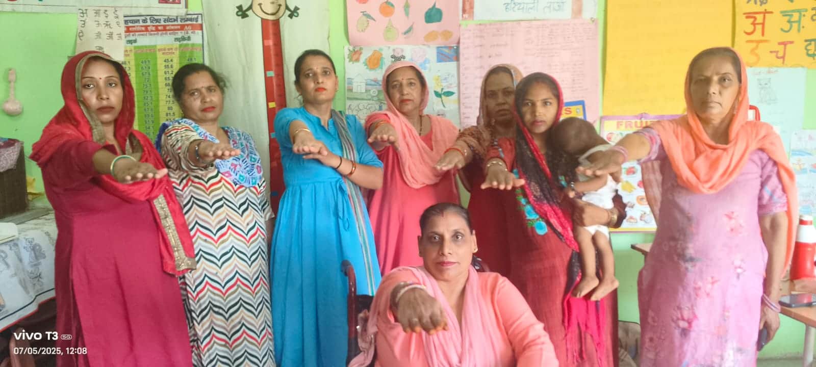 लिंगानुपात को लेकर आयोजित जागरूकता कार्यक्रम में भाग लेती महिलाएं। विज्ञप्ति