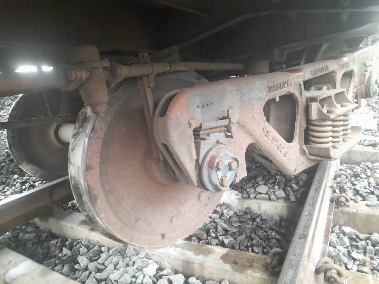 मालगड़ी का पहिया उतरा पटरी से