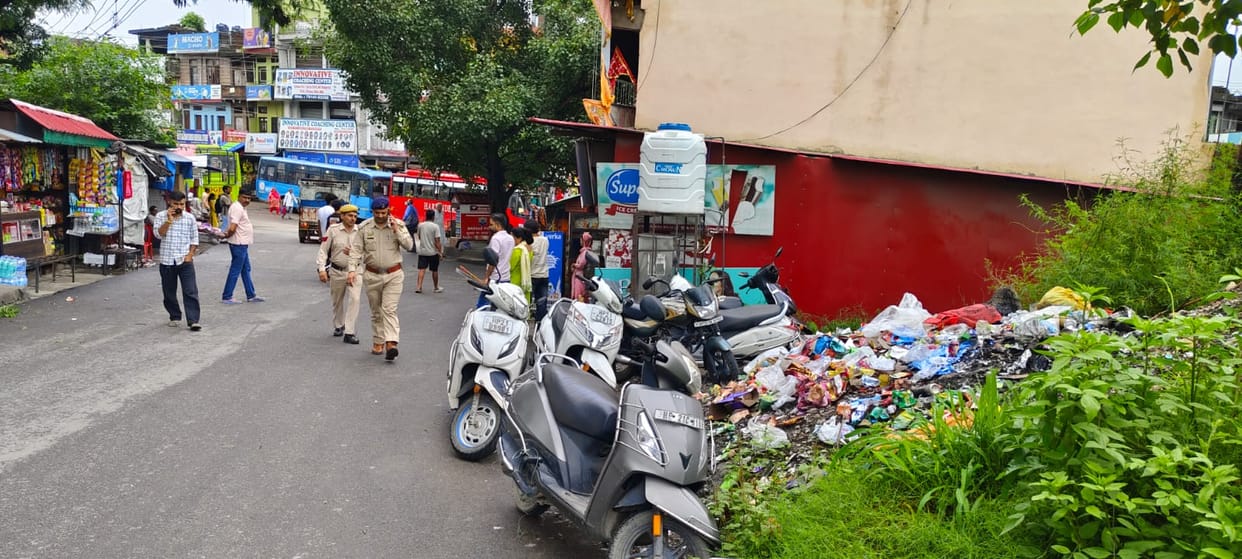 Sanitation system remains in limbo even after becoming a Nagar Panchayat; residents are facing difficulties.