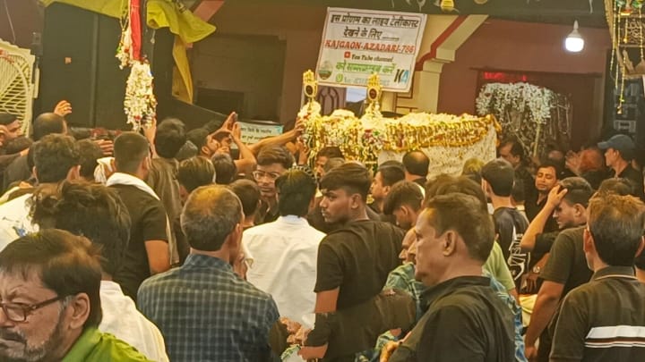 नौहा मातम करते लोग। आयोजक