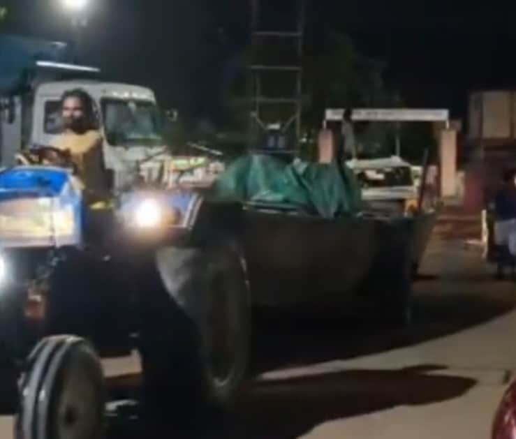 Sehore news: Illegal Sand Mining Crackdown: 3 Dredgers, 5 JCBs Seized from Narmada Belt in Sehore