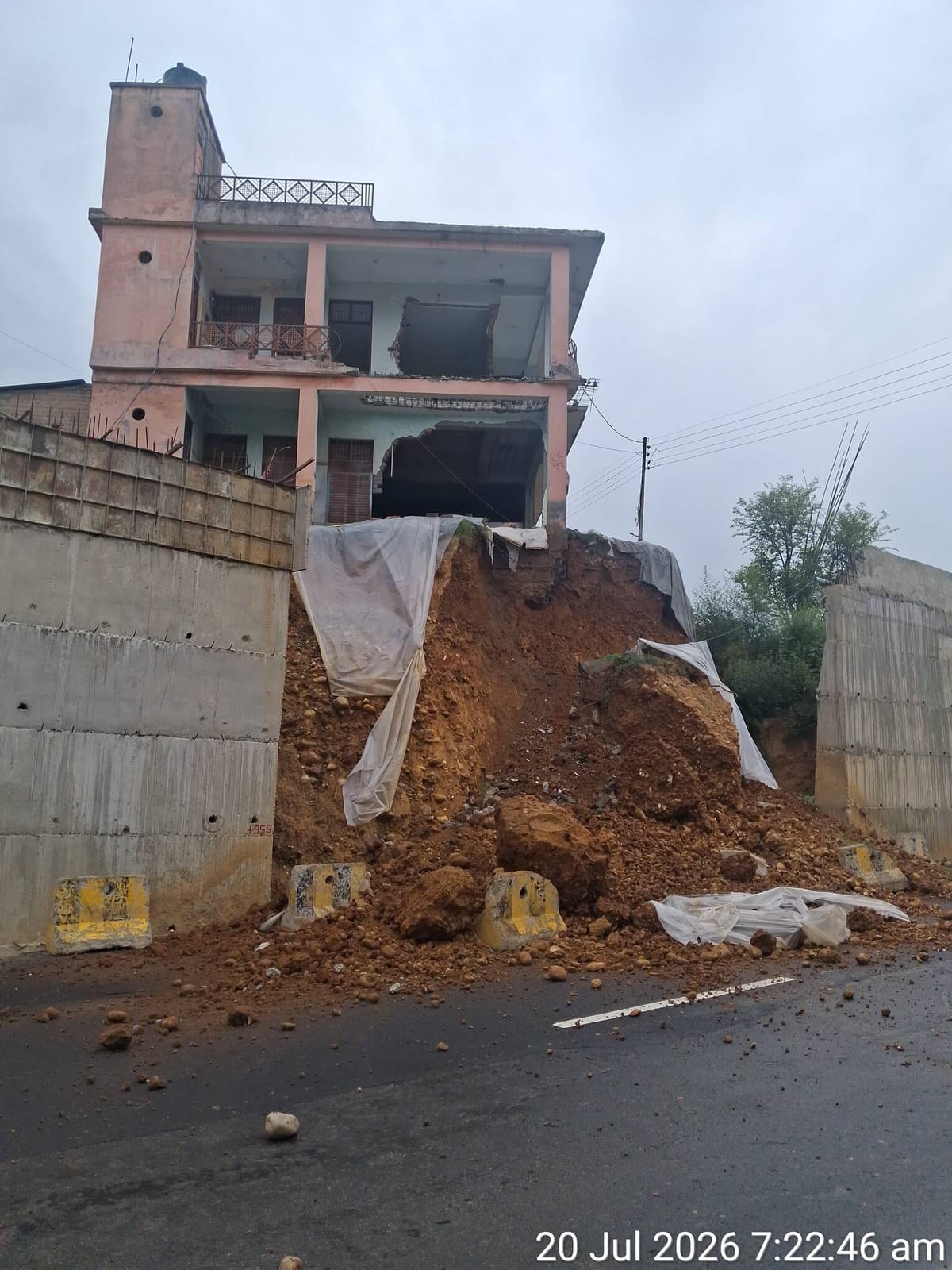 Hamirpur (Himachal) News: एनएचएआई ने किया आधे मकान का अधिग्रहण, परिवार पूरे मुआवजे पर अड़ा