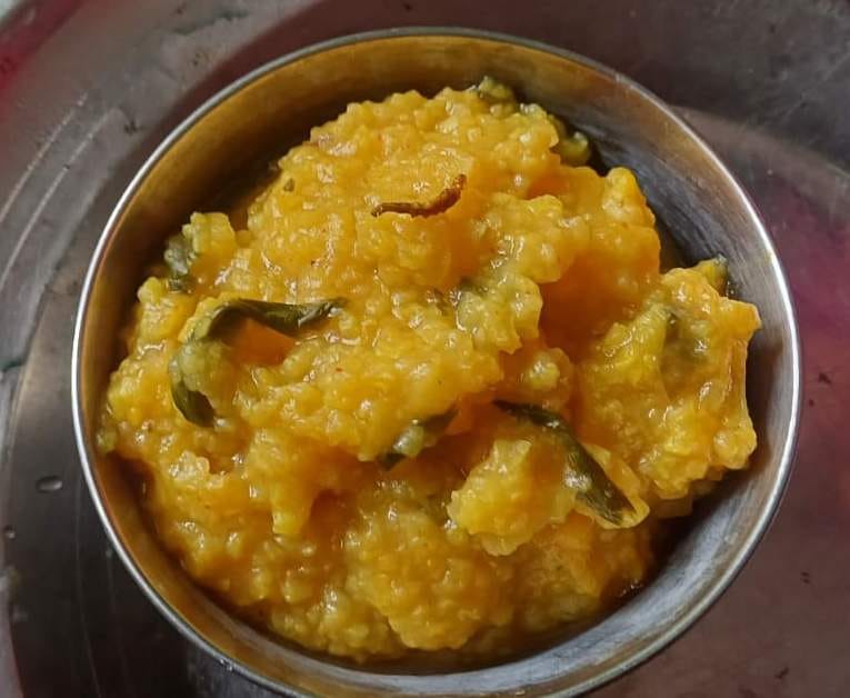 Worms found in mid-day meal; students refuse to eat.