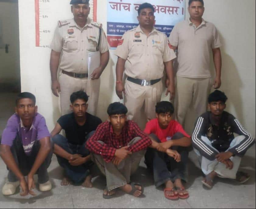  पुलिस की हिरासत में पांचों आरोपी। पुलिस 