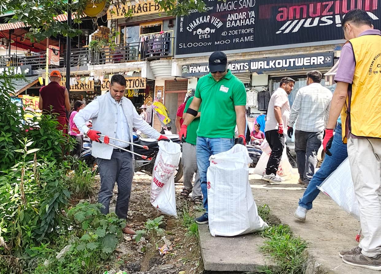 Mass cleanliness drive conducted in Beed.