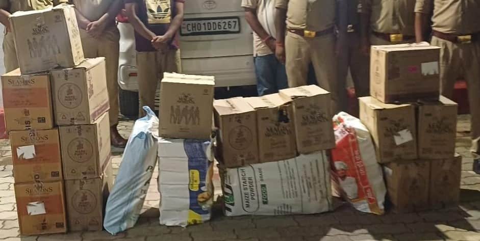 पूर्वांचल एक्सप्रेस-वे पर जलालपुर पुलिस की कार्रवाई से बरामद शराब।