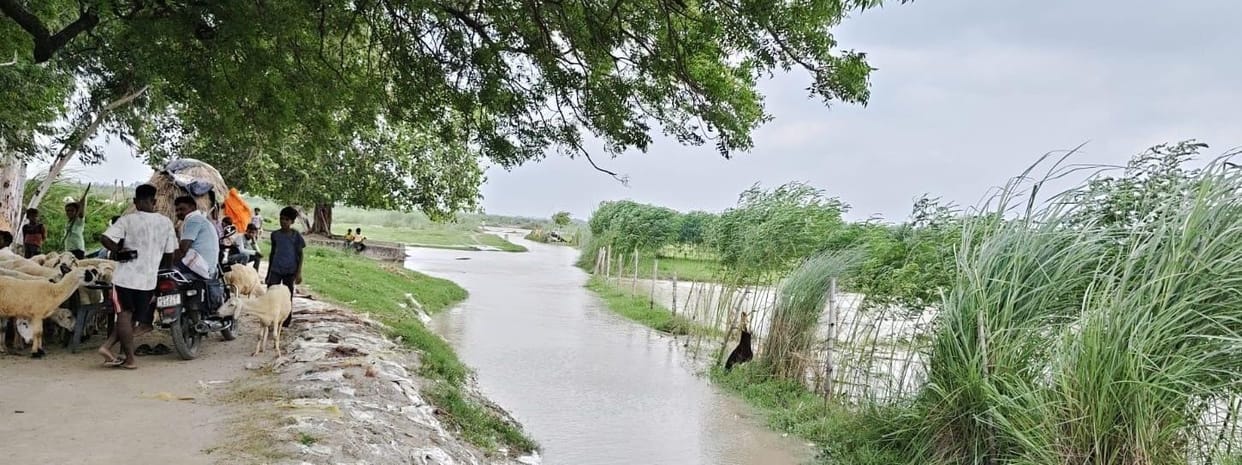 Ganga water level rises; flood threat to 35 villages.