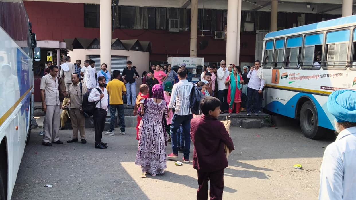Bus service to Delhi stops after 6:30 PM