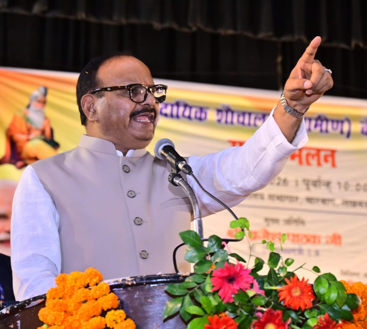 Brajesh Pathak praised the sanitation workers.