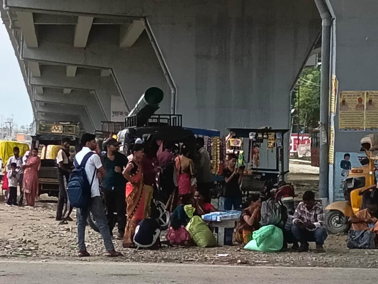 No passenger shelters at major intersections; passengers forced to get drenched in the rain.